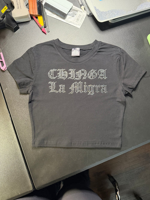 CHINGA LA MIGRA CROPPED TOP